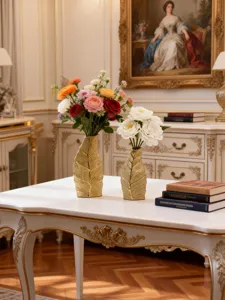Ensemble de vases en céramique feuille d'or, décoration d'intérieur européenne détail arrangement.
