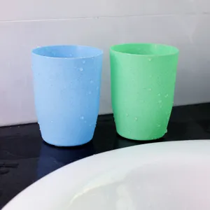 Set di tazze per colluttorio in plastica stile nordico, porta spazzolini semplice.