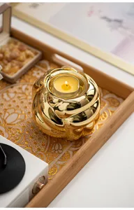 Portacandele in ceramica dorata, elegante supporto per lumino da tavola e feste nuziali.