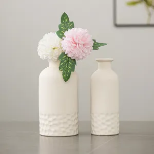 Ensemble de vases à fleurs en céramique blanche minimaliste pour décoration moderne, centre de table.