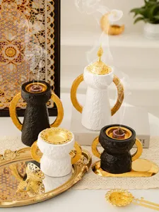 Bruciatore di incenso in stile arabo con manico dorato e coperchio per decorazioni e aromaterapia.