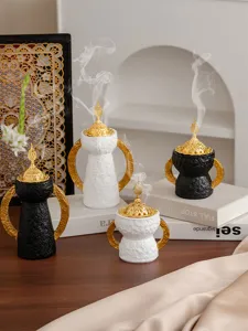 Bruciatore di incenso in stile arabo del Medio Oriente con coperchi dorati e doppie maniglie.