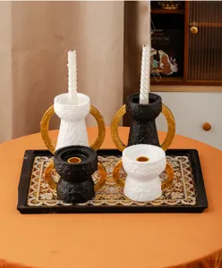 Portacandele in resina con manici dorati, moderna decorazione da tavola bianco e nero.