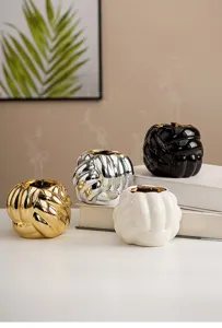 Detailansicht des Keramik Knoten Weihrauchbrenners, moderne nordische Aroma Dekoration.
