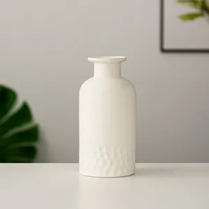 Détail de vase en céramique montrant le fond texturé exquis pour décoration intérieure.