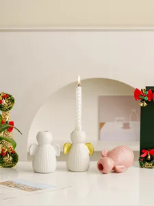 Ensemble de bougeoirs ange en céramique pour déco de table moderne et fêtes de mariage.