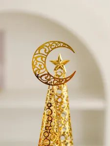 Gedetailleerd overzicht van gouden holle metalen wierookbrander met maan en ster.