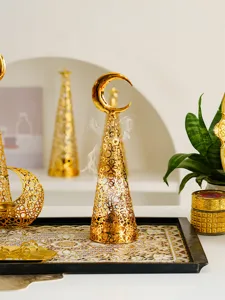 Gouden holle metalen wierookbrander, Midden-Oosterse kegelvormige wierookbrander met maan top.