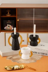 Portacandele in resina con doppie orecchie dorate, elegante decoro arabo per la casa.