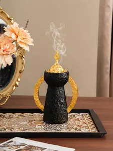 Bruciatore di incenso in stile arabo con manici dorati, elegante decorazione.