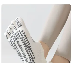 Non-slip five toe yoga socks for women, breathable anti-skid pilates sports socks short.