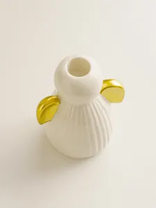 Bougeoir ange en ceramique avec ailes dores, deco de table mariage maison detail vue.