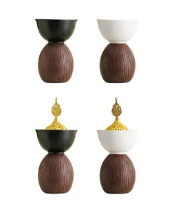 Quemador de incienso creativo moderno con tapa dorada y base de madera para la decoración