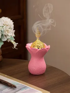 Brûleur d'encens en résine de style oriental moderne avec couvercle doré.