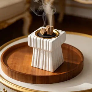 Quemador de incienso de cerámica de lujo nórdico con bandeja de madera para decoración.