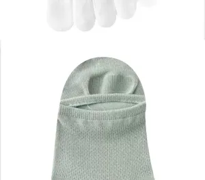 Men's five-toe mesh thin low-cut socks with anti-slip silicone grip for spring and summer comfort.