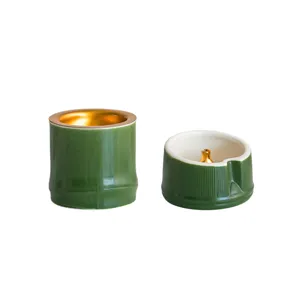 Vista dettagliata del bruciatore di incenso in ceramica verde bambù, elegante decorazione.