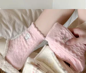 Calze medie spesse in peluche da donna con ricamo di cucciolo carino, comfort invernale.