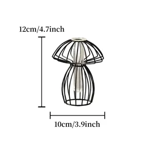 Detailansicht der nordischen Eisenkunst-Reagenzglas-Vase mit Abmessungen, Höhe 12 cm.