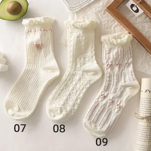 Detailed view of white ruffle mid-tube socks with cute bow accents, breathable and sweet.