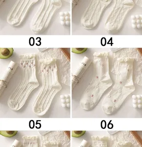 White lace mid-tube socks for women, sweet college style breathable thin casual fashion socks.