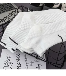 Herren Sportsocken Frottee Crew Detailansicht zeigt weiße Waffelstrick Textur und Komfort.