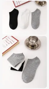 Klassische kurze Sneakersocken in Schwarz Weiß und Grau atmungsaktiv und bequem