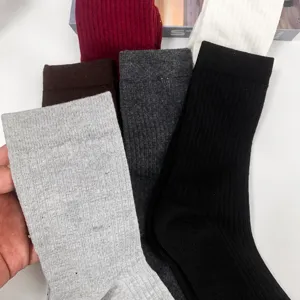 Chaussettes côtelées unies pour femmes douces confortables décontractées mode automne chic