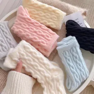 Chaussettes douillettes en tricot torsadé pelucheux hiver femmes, épaisses chaudes chaussettes maison.