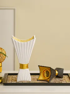 Σύγχρονος Μέσης Ανατολής αραβικός καυστήρας θυμιάματος λεπτομερής όψη, πολυτελές διακοσμητικό.