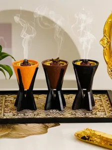 Ensemble de brûle-encens conique en résine aspect bois, élégant four d'aromathérapie.