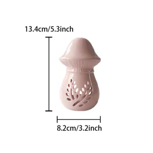 Détail du bougeoir champignon en céramique avec dimensions, hauteur 13,4 cm et largeur 8,2 cm.