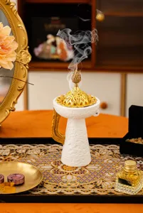 Quemador de incienso alto dorado con cupula de mezquita estilo arabe para decoracion