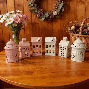 Lot de 6 bougeoirs maison en céramique ajourée, décoration de table rose et blanc élégante.