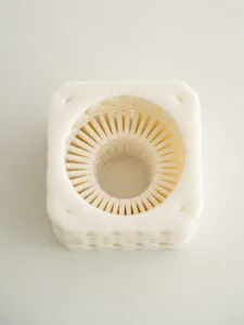 Weißer 3D gedruckter Keramik Kerzenhalter hohle geometrische Skulptur Tischdeko modern.