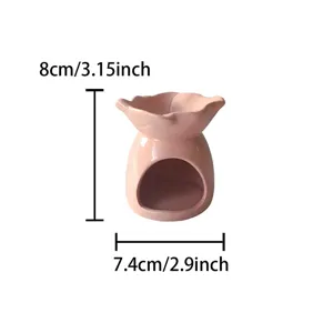Dettaglio ravvicinato del bruciatore di aromi in ceramica rosa con chiare dimensioni.