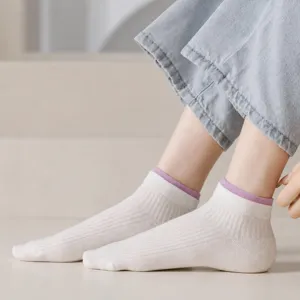 White spliced women's short socks, breathable anti-odor retro style ankle socks.