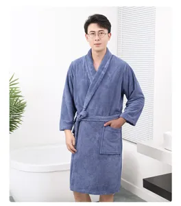 Comfortabele koraalvleece badjas voor heren en dames, zachte draagbare handdoek thuis.