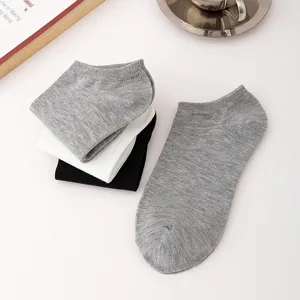 Solid color short boat socks for men and women, casual breathable cotton daily wear fashion.
