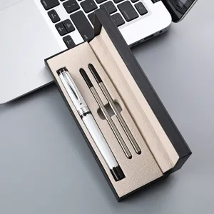 Coffret cadeau stylo bille en metal d'affaires avec stylo roller et deux recharges elegantes.