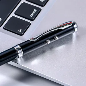Penna a sfera in metallo multifunzionale con puntatore laser e pennino touch screen.