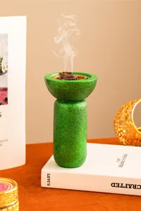 Bruciatore di incenso in resina in stile mediorientale, forno per aromaterapia da tavolo verde chiaro.