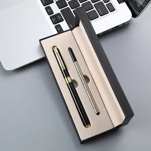 Elegantes Kugelschreiber Geschenkset mit Ersatzmine, schwarze Box für Büro und Werbung.