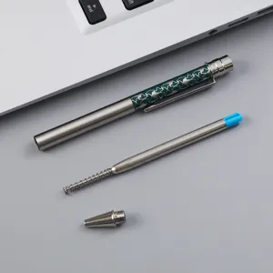 Eleganter Metallkugelschreiber mit zerlegten Teilen, hochwertiges Design für Büro und Geschenke.