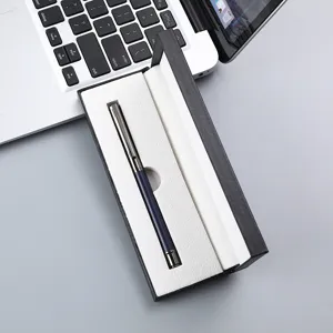 Coffret de stylo signature en métal dans une boîte cadeau de luxe, idéal pour le bureau.