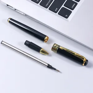 Schwarzer und goldener Metall-Signierstift für Bürogeschenke mit individuellem Logo.