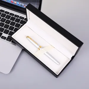 Elegante zilveren zakelijke vulpen set met zwarte geschenkdoos voor op kantoor.