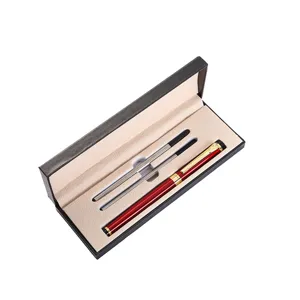 Elegante juego de boligrafo de metal con caja negra y dos recambios para oficina y eventos