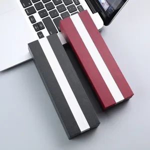 Caja de regalo rectangular para bolígrafo con elegante franja plateada, ideal oficina.