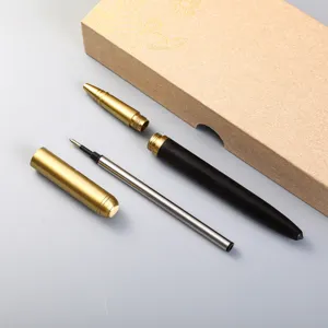 Messing und Holz Signaturstift zerlegte Teile Detailansicht, edles Werbegeschenk für Büro